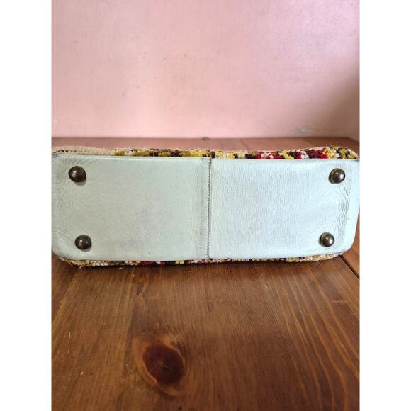 Vintage 1950s needlepoint floral handbag bag medium size kiss lock closure cream - Picture 2 of 6